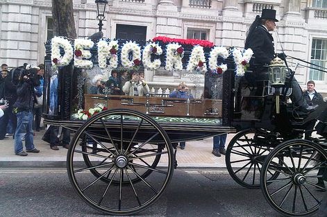 uitvaart voor democratie